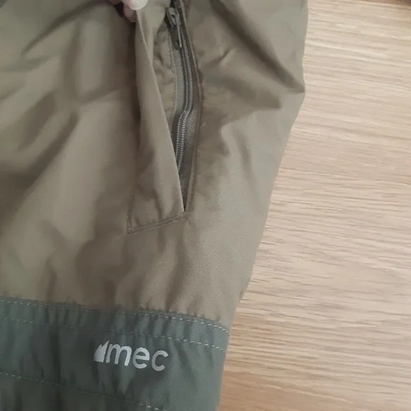 MEC‎ Waterproof Fall/Spring jacket,kids size 5 - Picture 5 of 10